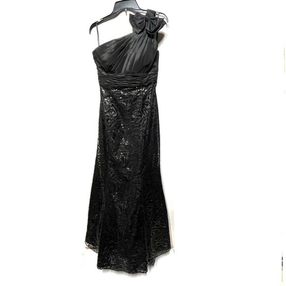 Tony Bowls One Shoulder Bow Sequins Fit and Flare Gown in Black 10 - Picture 3 of 15